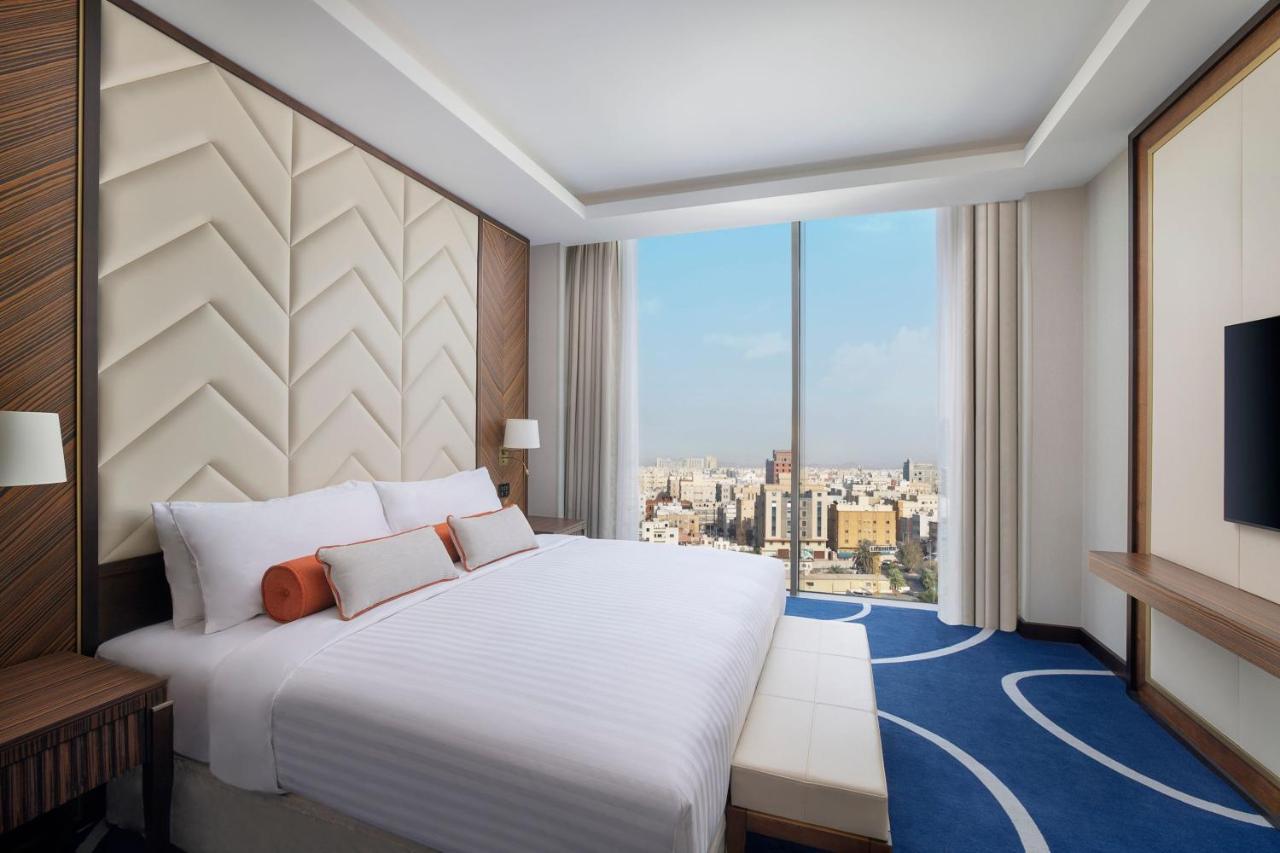 Jeddah Marriott Hotel Madinah Road Exteriör bild A bedroom at the hotel