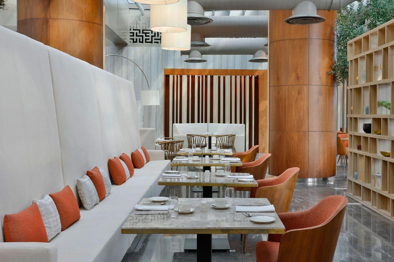 Jeddah Marriott Hotel Madinah Road Exteriör bild Restaurant interior