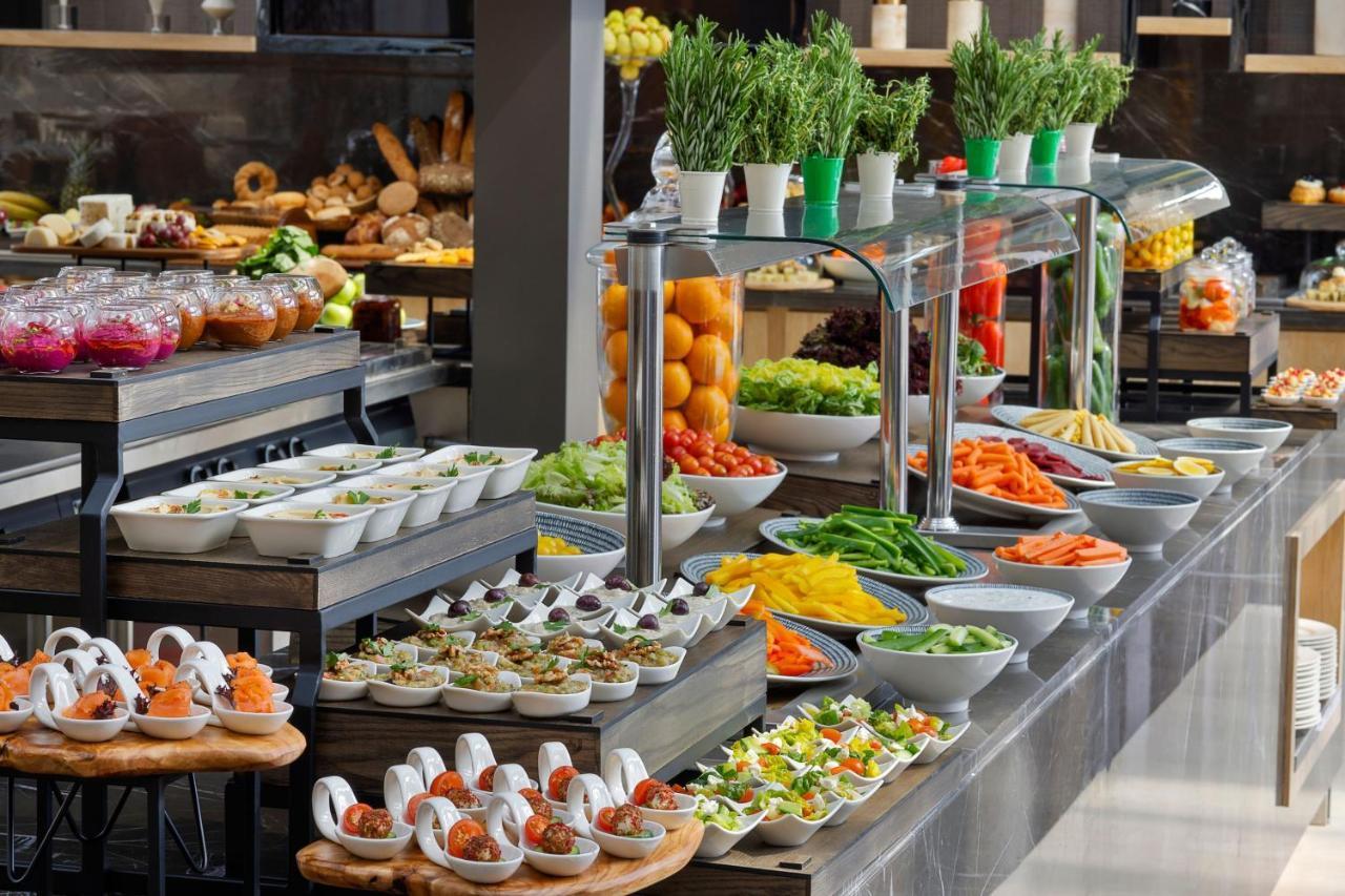 Jeddah Marriott Hotel Madinah Road Exteriör bild A salad bar