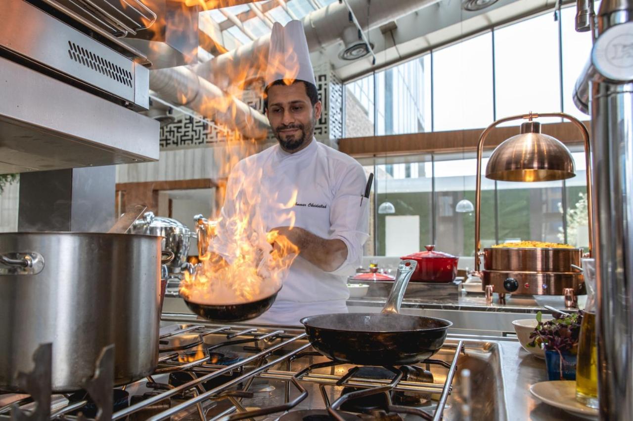 Jeddah Marriott Hotel Madinah Road Exteriör bild Chef cooking with a flambé torch