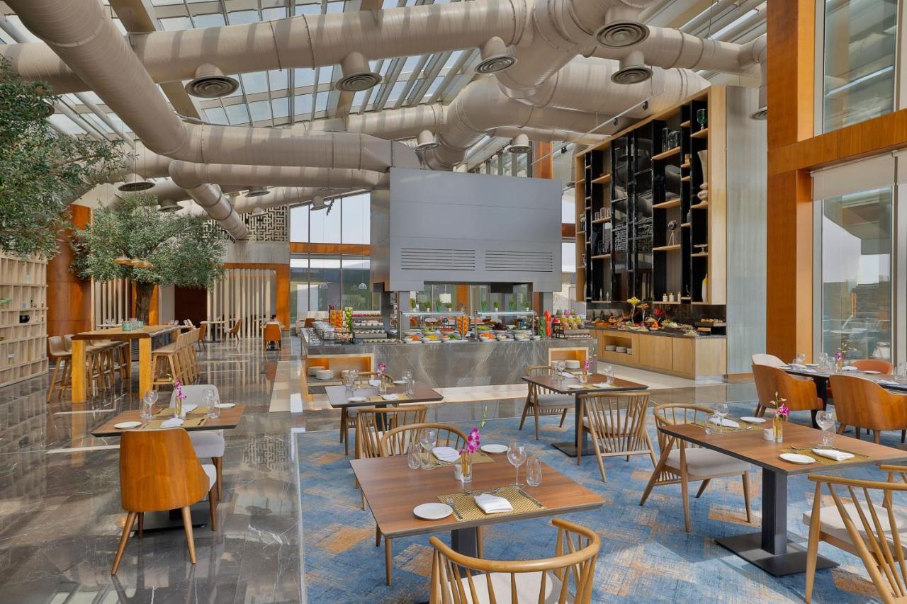 Jeddah Marriott Hotel Madinah Road Exteriör bild The Kitchen Table