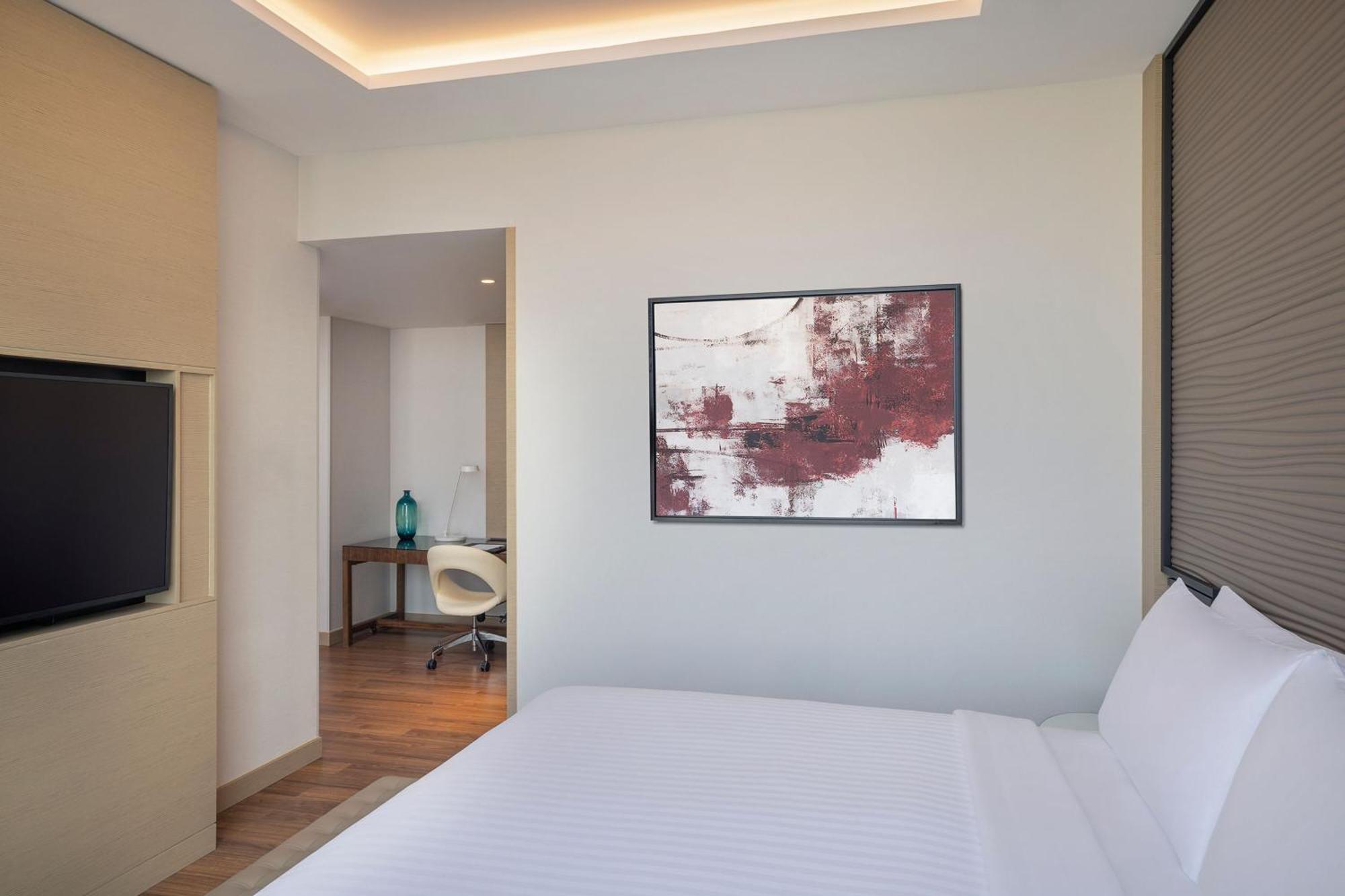 Jeddah Marriott Hotel Madinah Road Exteriör bild A bedroom at the hotel
