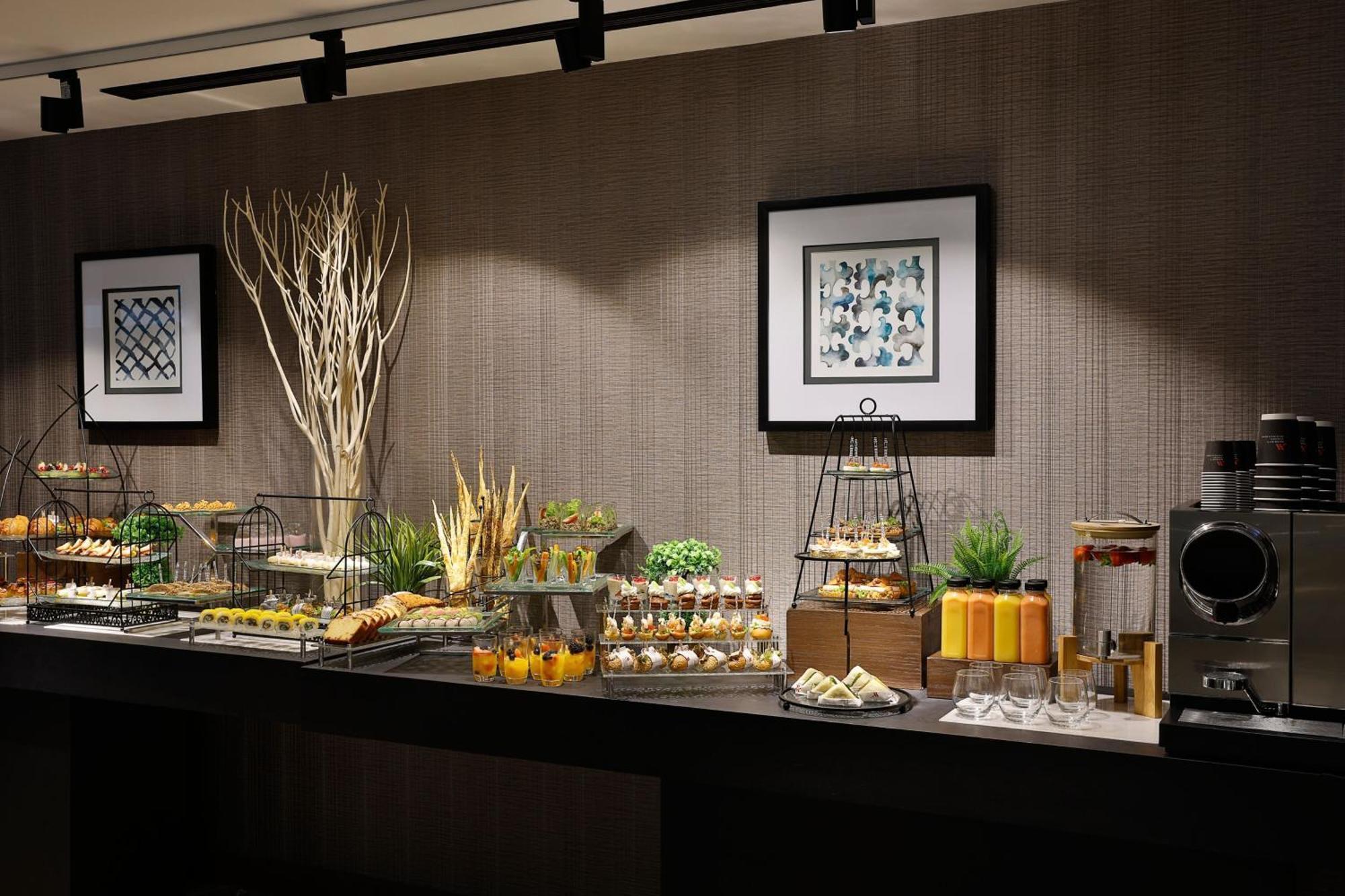 Jeddah Marriott Hotel Madinah Road Exteriör bild A buffet at a hotel